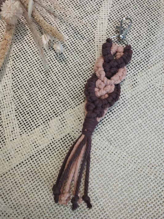 Porte-clefs en macramé marron et vieux rose
